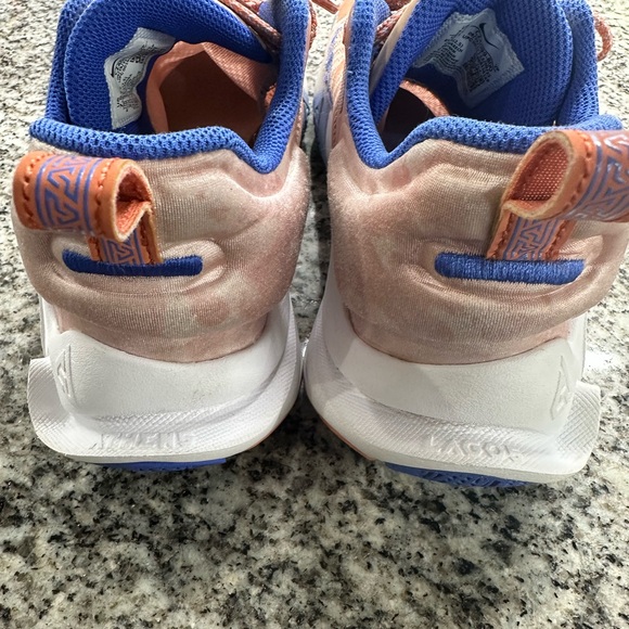 Giannis Nike shoes - Picture 3 of 5